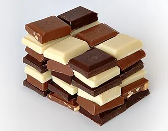 Dark chocolate bars and cocoa beans